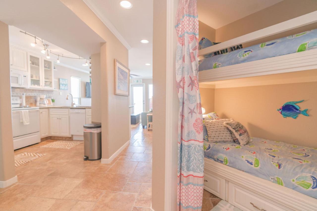Steps To Pool And Beachamazing Views From Two Balconies Galveston Eksteriør billede